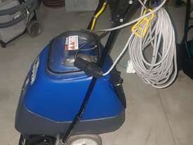 WINDSOR Clipper 12 Carpet Cleaning Machine - picture1' - Click to enlarge