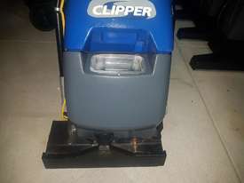 WINDSOR Clipper 12 Carpet Cleaning Machine - picture2' - Click to enlarge