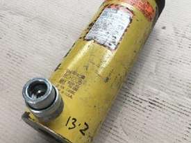 Enerpac 20 Ton Hydraulic Ram Porta Power 20T RCH206 - picture1' - Click to enlarge