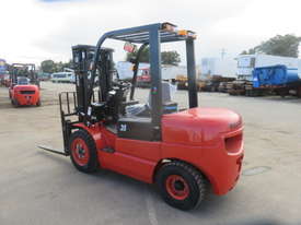 UNUSED 2018 REDLIFT CPCD35T3 3.5 TONNE DIESEL FORKLIFT (3 STAGE) - picture2' - Click to enlarge