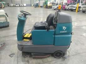 Tennant T7 Echo H20 Scrubber - picture1' - Click to enlarge