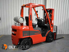 Nissan 2.5 Tonne Forklift Container Mast Sideshift Fork Positioner NEW Tyres - picture1' - Click to enlarge