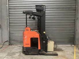 Raymond 7400 Reach Forklift Forklift - picture0' - Click to enlarge