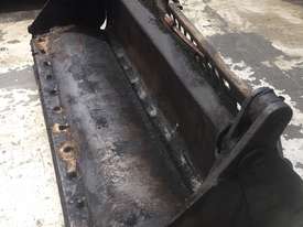 Skid steer bucket - picture0' - Click to enlarge