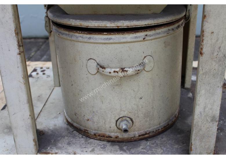 caption Dust Collector
