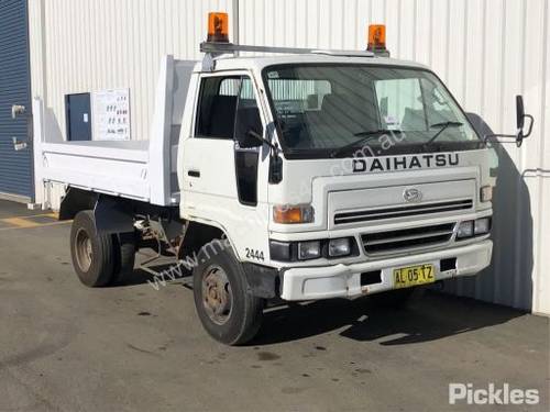 2002 Daihatsu Delta LT