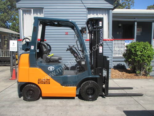 2.5 ton Toyota Compact, Container Mast Used Forklift
