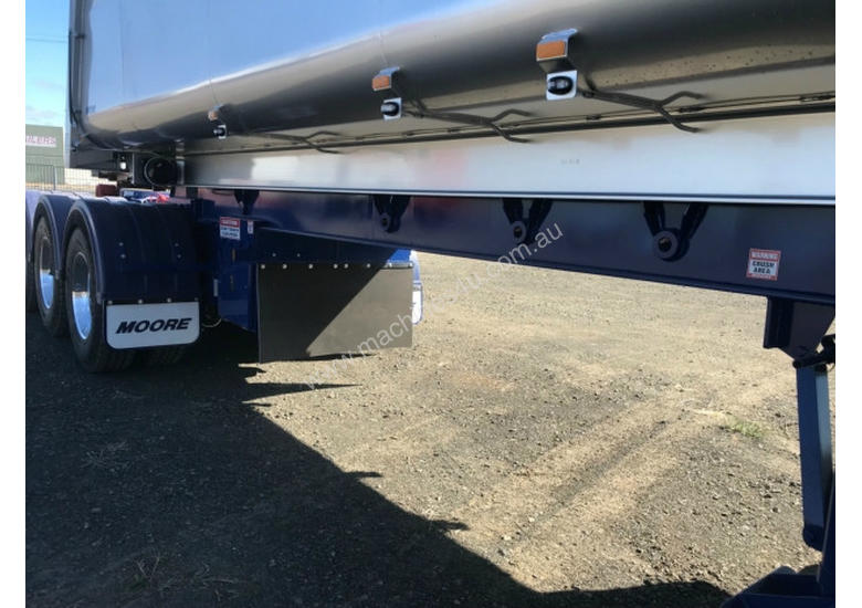 caption Moore B/D Lead/Mid Tipper Trailer