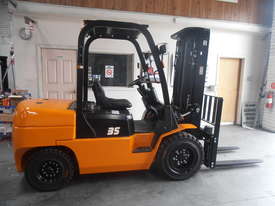 Hangcha 3.5T Forklift with ISUZU Diesel engine - picture0' - Click to enlarge