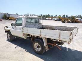 TOYOTA LANDCRUISER Ute - picture2' - Click to enlarge