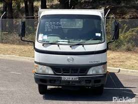 2006 Hino Dutro U305 - picture1' - Click to enlarge