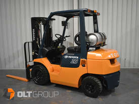 Toyota 7FG25 2.5 Tonne Forklift LPG Container Mast Sideshift Solid Tyres Low Hours - picture0' - Click to enlarge