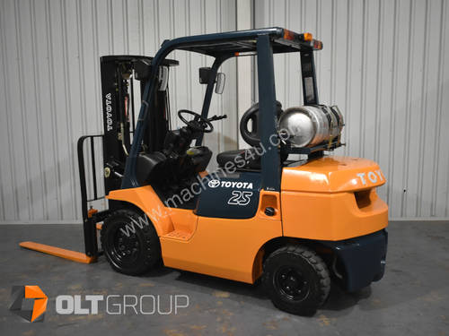 Toyota 7FG25 2.5 Tonne Forklift LPG Container Mast Sideshift Solid Tyres Low Hours