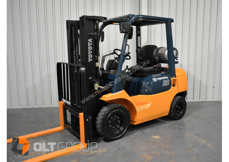 caption Toyota 7FG25 2.5 Tonne Forklift LPG Container Mast Sideshift Solid Tyres Low Hours