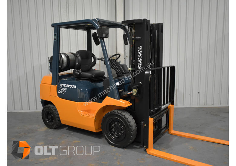 caption Toyota 7FG25 2.5 Tonne Forklift LPG Container Mast Sideshift Solid Tyres Low Hours