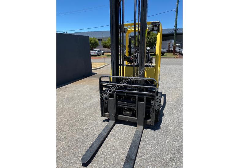 caption Hyster H2.50FT Diesel Forklift
