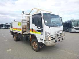 Isuzu NPS 300 - picture0' - Click to enlarge