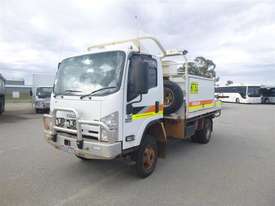 Isuzu NPS 300 - picture1' - Click to enlarge