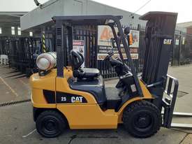 Forklift for sale Cat 2.5 ton 4290mm container mast low hrs 2000 model - picture0' - Click to enlarge
