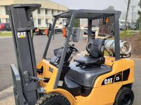 Forklift for sale Cat 2.5 ton 4290mm container mast low hrs 2000 model - picture1' - Click to enlarge
