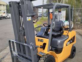 Forklift for sale Cat 2.5 ton 4290mm container mast low hrs 2000 model - picture2' - Click to enlarge