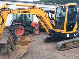 Hyundai Excavator - picture1' - Click to enlarge