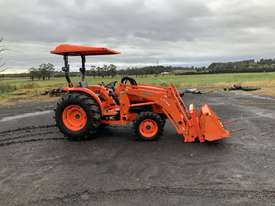 Kubota L4600 Tractor Loader Bucket - picture0' - Click to enlarge