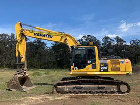 Komatsu PC220LC Tracked-Excav Excavator - picture0' - Click to enlarge