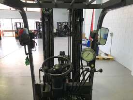 TOYOTA 7FBE20 53036 3 WHEEL COUNTER BALANCED FORKLIFT CONTAINER MAST - picture2' - Click to enlarge