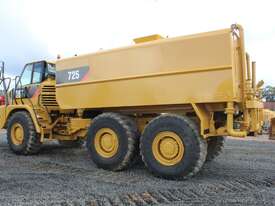 Caterpillar 725 Water Truck - picture2' - Click to enlarge
