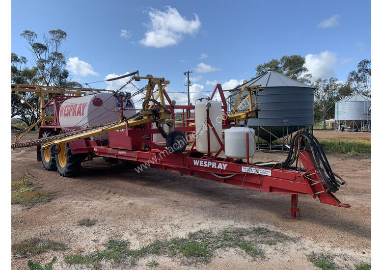 caption Wespray R2750 Boom Spray Sprayer