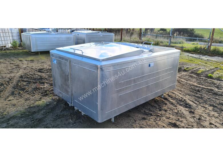 caption STAINLESS STEEL TANK, MILK VAT 1850 LT
