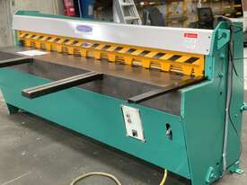 2500mm x 3.2mm Hydraulic Guillotine Ready To Go - Volt - picture0' - Click to enlarge