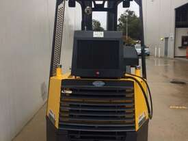 2T LPG Narrow Aisle Forklift - picture1' - Click to enlarge