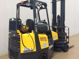 2T LPG Narrow Aisle Forklift - picture2' - Click to enlarge