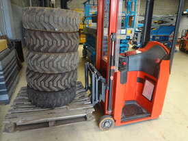 Linde E10 - Compact Electric Counterbalance Stacker - 1T Capacity - picture0' - Click to enlarge