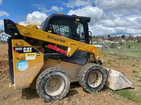 Caterpillar 232D SKID STEER - picture0' - Click to enlarge