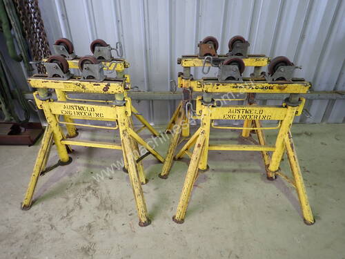 Roller pipe stands