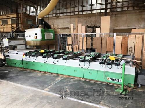 2000 BIESSE ROVER 30L2 FLAT BED ROUTER WITH CONTROLLER. TOOLING AND ACCESSORIES. SERIAL 04442.