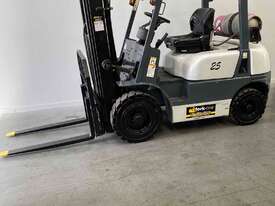 Forklift 2.5 tonne container Nissan eng - Hire - picture0' - Click to enlarge