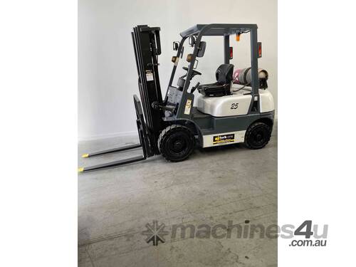 Forklift 2.5 tonne container Nissan eng - Hire