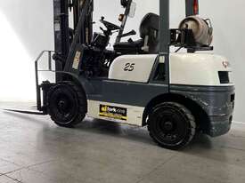 Forklift 2.5 tonne container Nissan eng - Hire - picture0' - Click to enlarge