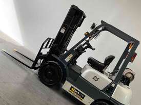 Forklift 2.5 tonne container Nissan eng - Hire - picture1' - Click to enlarge