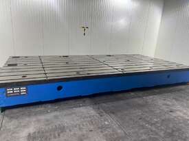 DG-6 T-slotted floorplate - picture2' - Click to enlarge