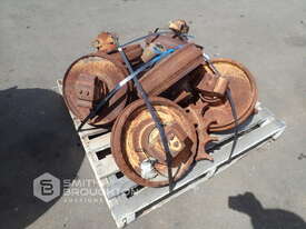 PALLET COMPRISING OF CATERPILLAR 633/639D 6 X ELEVATOR IDLER ROLLERS & 4 X ELEVATOR SPROCKETS - picture1' - Click to enlarge