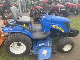 New Holland Boomer 2030 with Mid-Mount Mower - picture0' - Click to enlarge