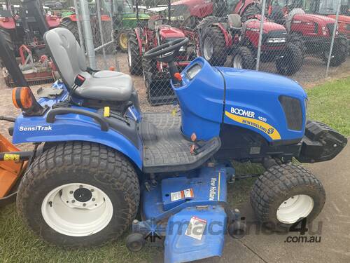 New Holland Boomer 2030 with Mid-Mount Mower