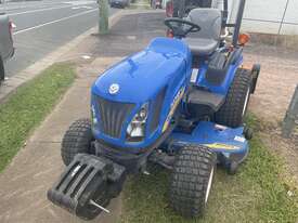 New Holland Boomer 2030 with Mid-Mount Mower - picture1' - Click to enlarge