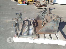 4:1 BUCKET & SAND LEVELER TO SUIT KANGA MINI LOADER - picture2' - Click to enlarge