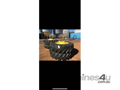 John Deere CP690 Tyre/Rim Combined Tyre/Rim